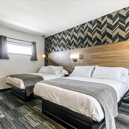 Manitoulin Motel Little Current Екстер'єр фото
