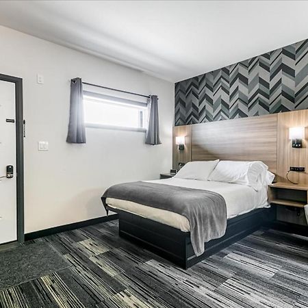 Manitoulin Motel Little Current Екстер'єр фото
