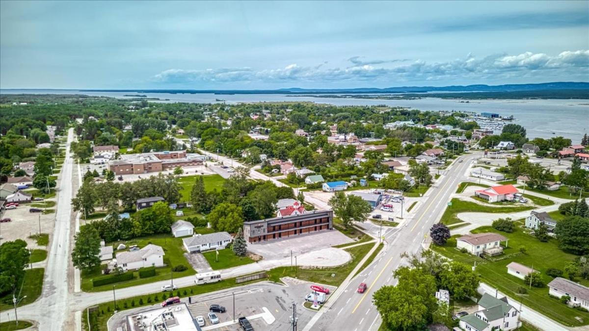 Manitoulin Motel Little Current Екстер'єр фото