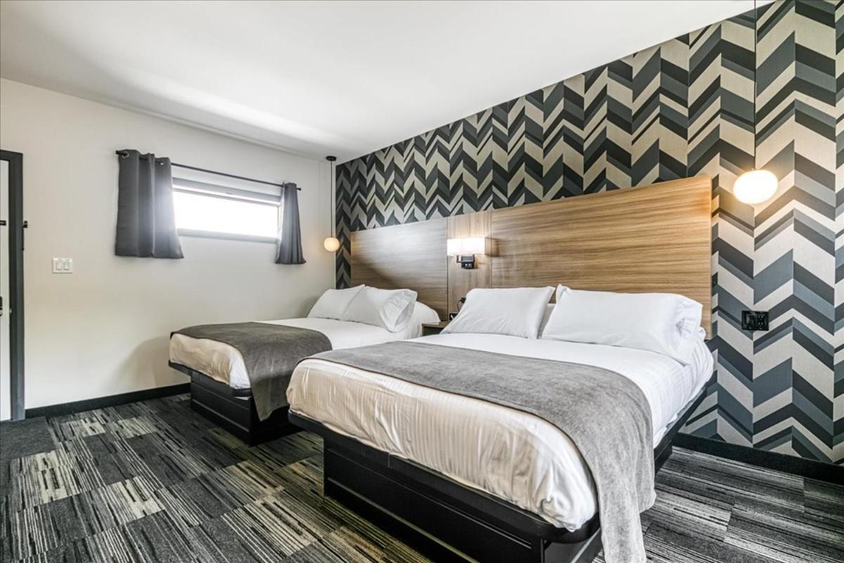 Manitoulin Motel Little Current Екстер'єр фото