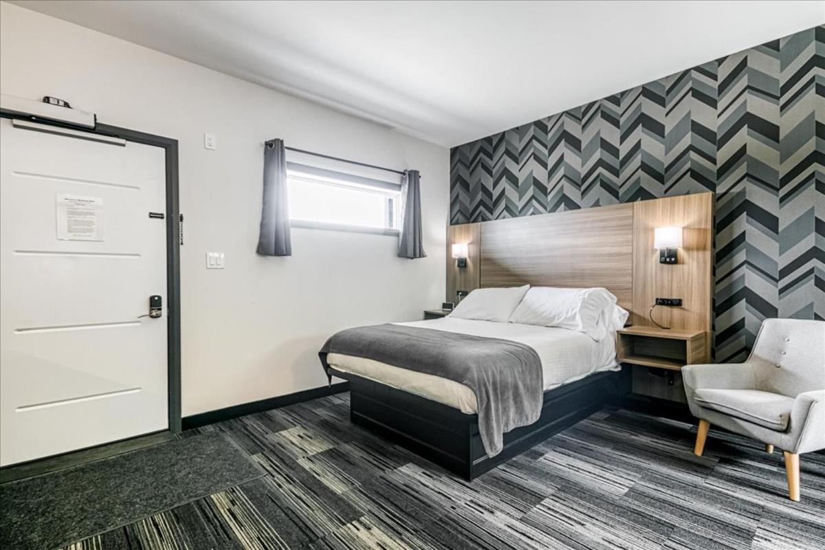 Manitoulin Motel Little Current Екстер'єр фото